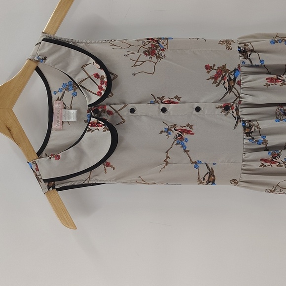 Band of Gypsies Gray Bird Print Sleeveless Silky Fit & Flare Dress Size Medium - Picture 2 of 6